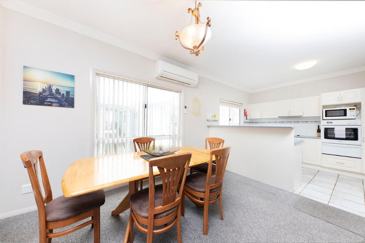 Meridian Beachside Apartments オールド・バー エクステリア 写真