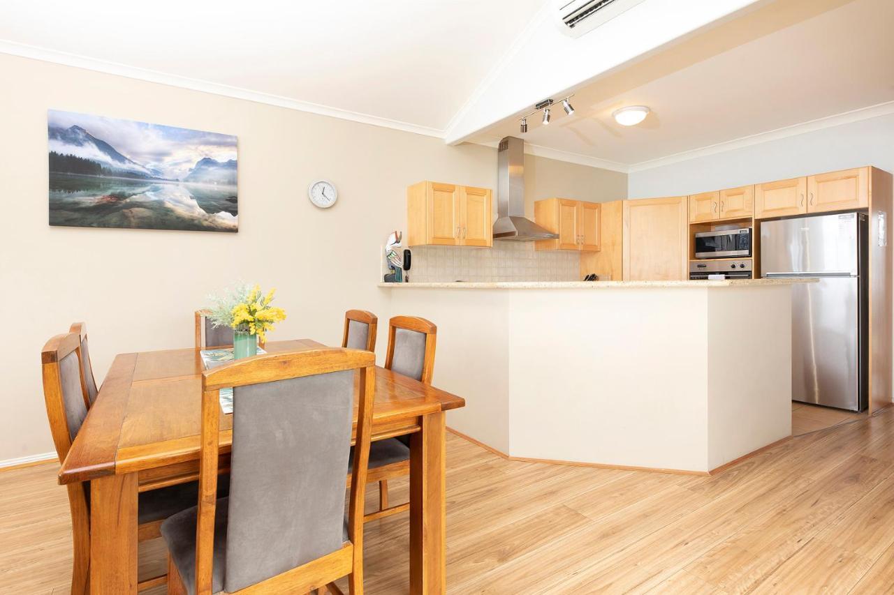 Meridian Beachside Apartments オールド・バー エクステリア 写真