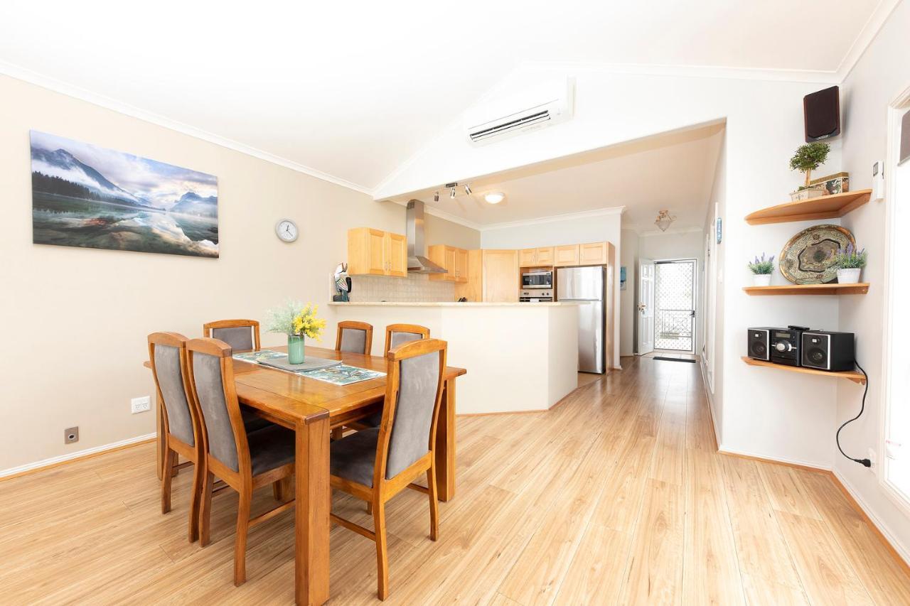 Meridian Beachside Apartments オールド・バー エクステリア 写真