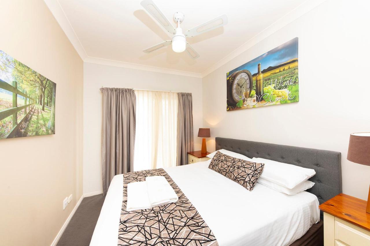 Meridian Beachside Apartments オールド・バー エクステリア 写真