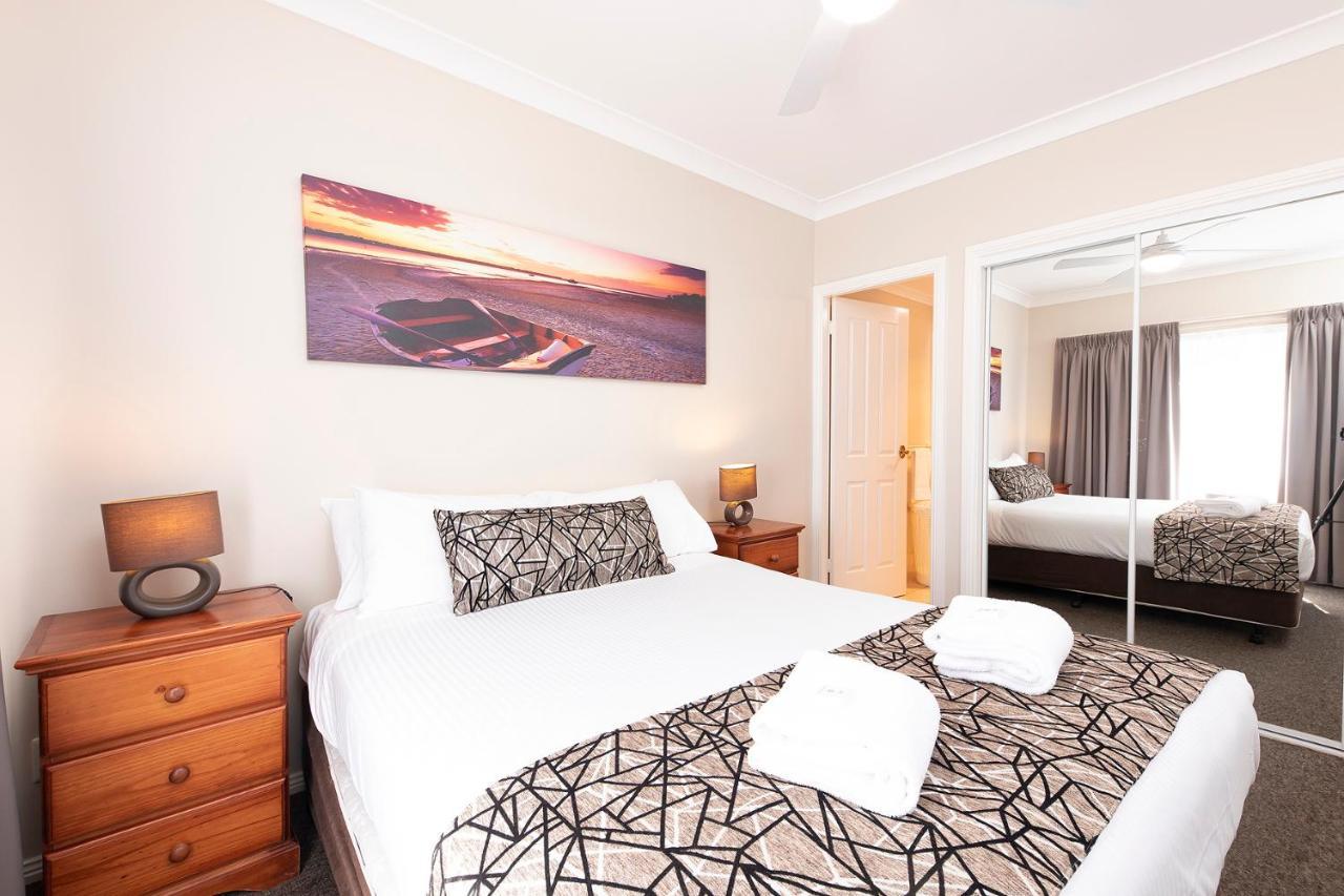 Meridian Beachside Apartments オールド・バー エクステリア 写真