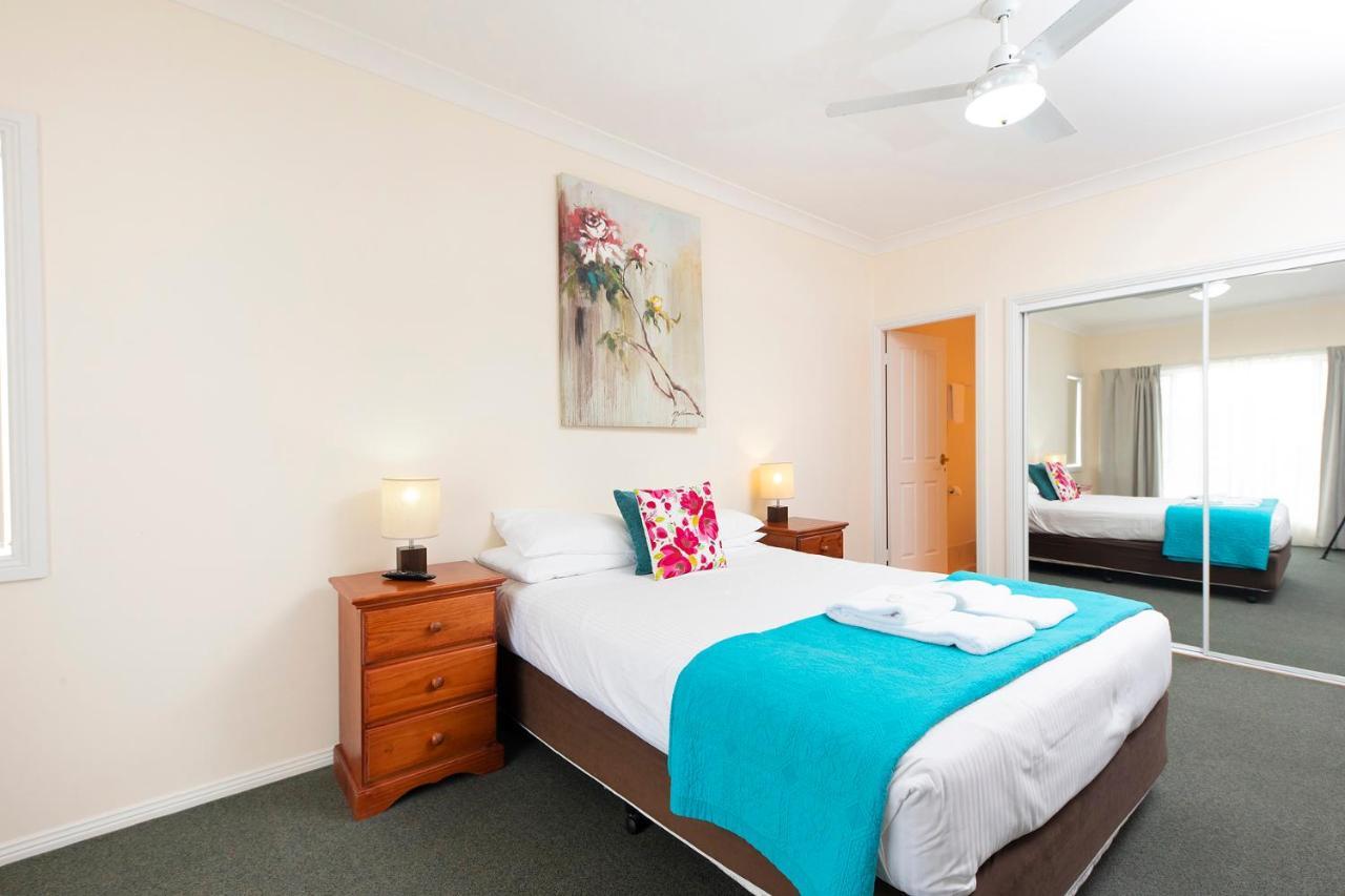 Meridian Beachside Apartments オールド・バー エクステリア 写真